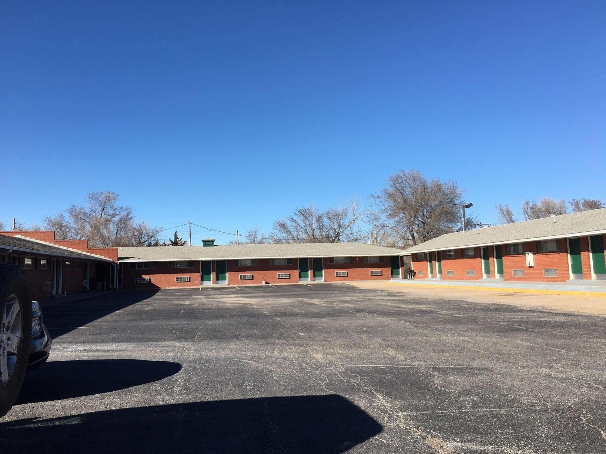 American Inn Motel Pratt Exterior photo